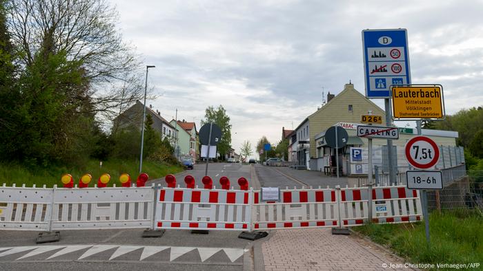 So weit soll es nie mehr kommen: Sperre an der deutsch-französischen Grenze im Frühjahrslockdown 2020 So weit soll es nie mehr kommen: Sperre an der deutsch-französischen Grenze im Frühjahrslockdown 2020