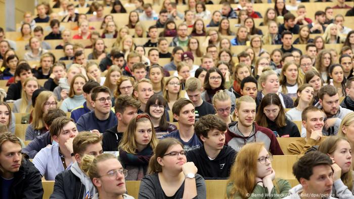 Трима от всеки четирима студенти в Германия работят, за да се издържат