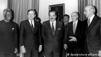 Ο Πάλμε με τον Αν.Παπανδρέου και τον Κ.Καραμανλή στην πρωτοβουλία ειρήνης Πέντε Ήπειροι, Αθήνα 1985