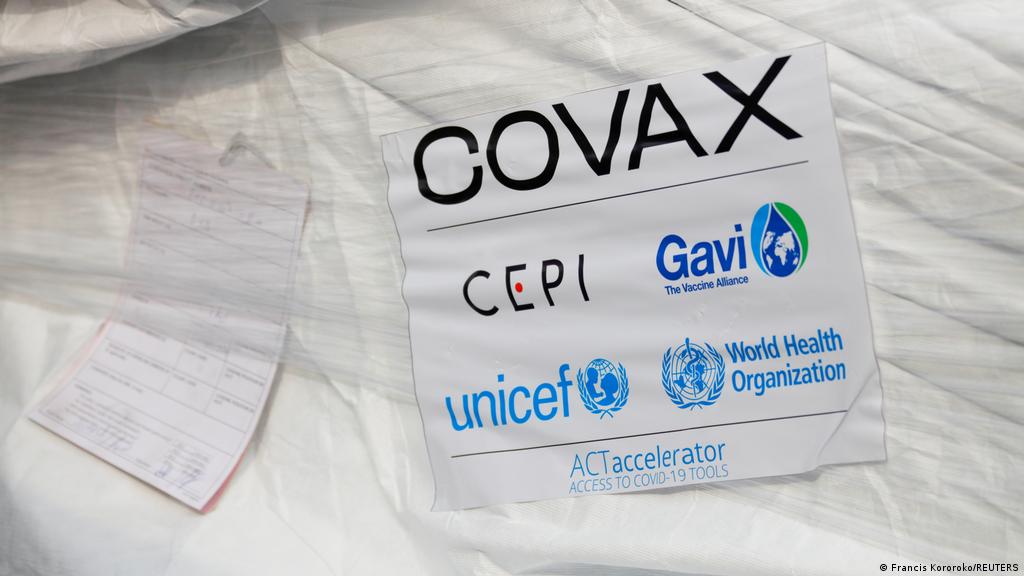 Presidente de Ghana recibe primera vacuna COVAX en el mundo | El Mundo | DW | 01.03.2021