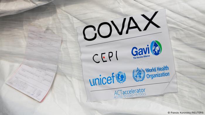 Presidente de Ghana recibe primera vacuna COVAX en el mundo | El Mundo | DW | 01.03.2021