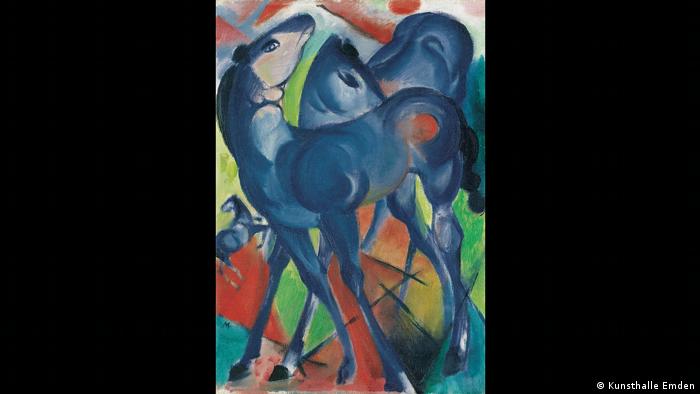 Das Gemälde von Franz Marc zeigt blaue Fohlen.