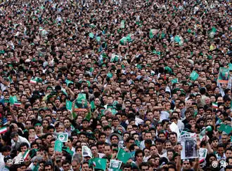 هل فقدت الحركة الخضراء زخمها بعد عام (الصورة من فعالية انتخابية لأنصار موسوي في 25 مايو/آيار 2009)