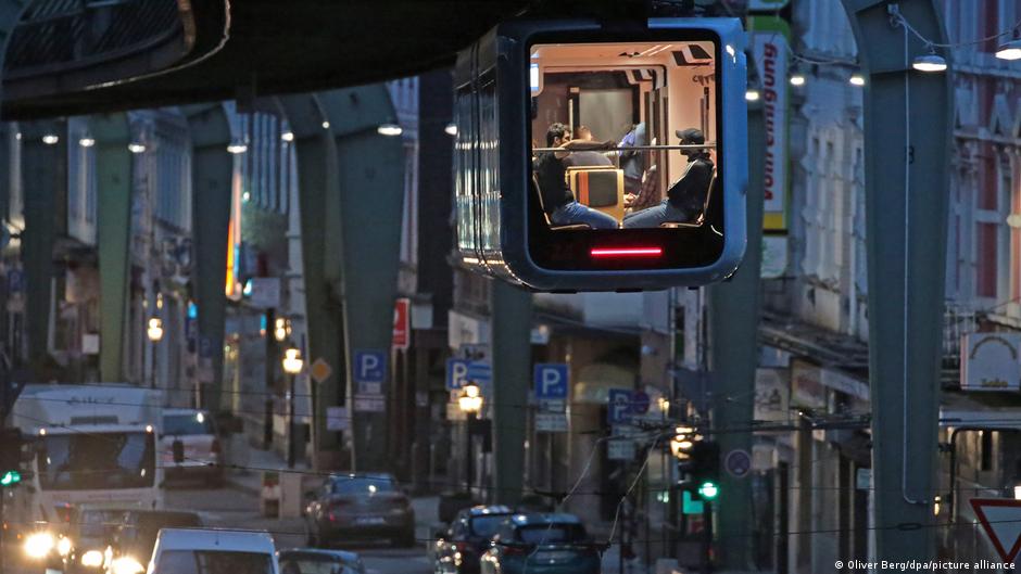 У Німеччині відзначають 125-річчя Вуппертальської підвісної монорейки