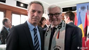 Με τον σημερινό Πρόεδρο της Δημοκρατίας Φρανκ Βάλτερ Σταϊνμάιερ το 2014, στο Ευρωπαϊκό Πρωτάθλημα Ποδοσφαίρου