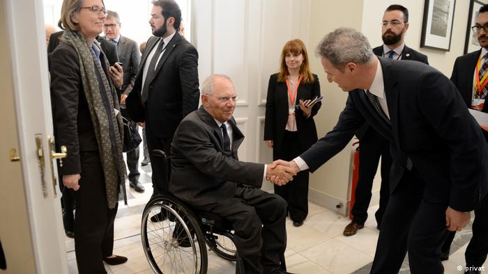 Χειραψία με τον πρόεδρο της Βουλής Βόλφγκανγκ Σόιμπλε