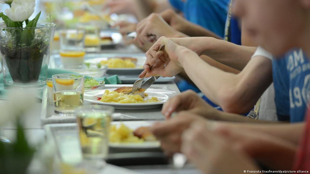 France Meat Free School Lunches In Lyon Spark Controversy Europe News And Current Affairs From Around The Continent Dw 27 02 21
