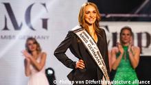 Anja Kallenbach, Miss Germany 2021 steht kurz nach ihrer Wahl auf der Bühne. 16 Kandidatinnen aus allen Bundesländern stellten sich der vorwiegend weiblichen Jury zur Wahl der Miss Germany 2021. Das Motto lautete #EmpoweringAuthenticWomen. Bei dem Wettbewerb sollte es laut Veranstaltern nicht mehr vorrangig um Schönheit gehen, sondern um die Fähigkeit, andere zu motivieren und eine individuelle Botschaft zu senden. +++ dpa-Bildfunk +++