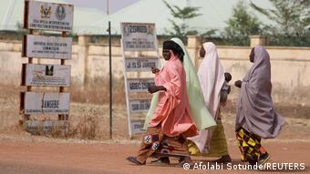 Des jeunes filles dans la rue à Zamfara