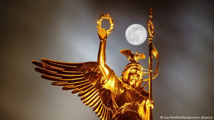 柏林人給勝利紀念柱上的勝利女神起了一個綽號 金艾撒（Goldelse）