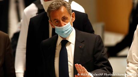 Не Никола Саркози няма да лежи в затвора редом с
