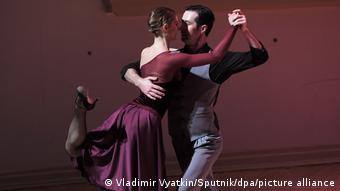 Ein tanzendes Tango-Paar 