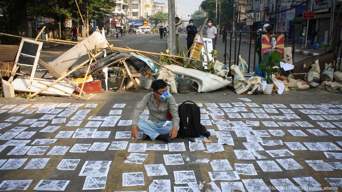 Myanmar Coup Military Cracks Down On Free Speech Press Freedom Asia An In Depth Look At News From Across The Continent Dw 10 03 21