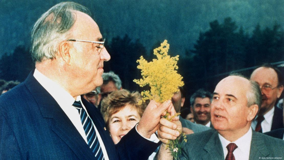 Хелмут Кол и Михаил Горбачов на Кавказот, јули 1990 година