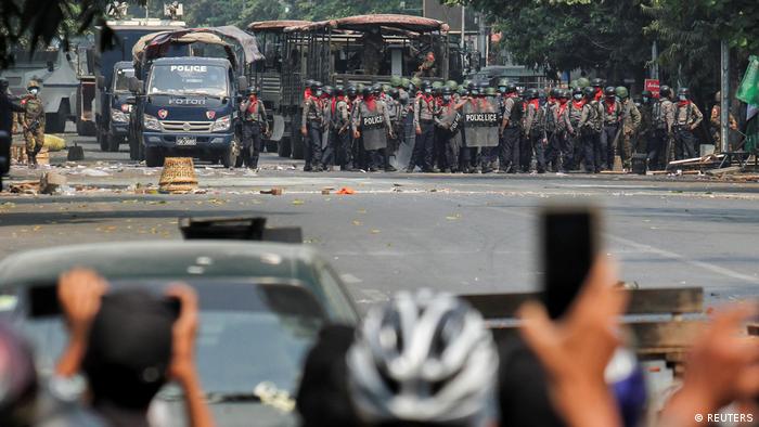 Protestos nas ruas de Mianmar