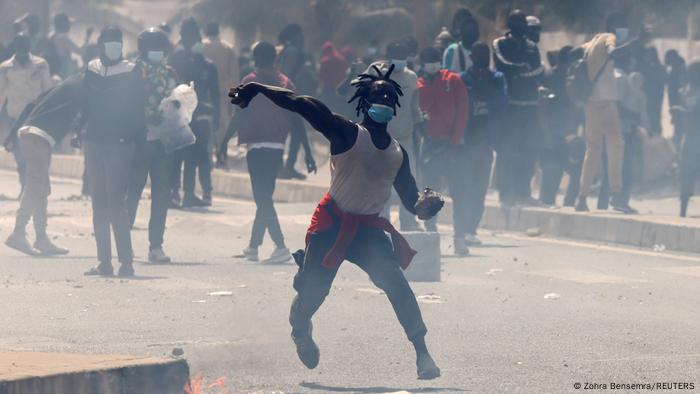 A Dakar et ailleurs dans le pays, des manifestations ont donné lieu à des affrontements A Dakar et ailleurs dans le pays, des manifestations ont donné lieu à des affrontements