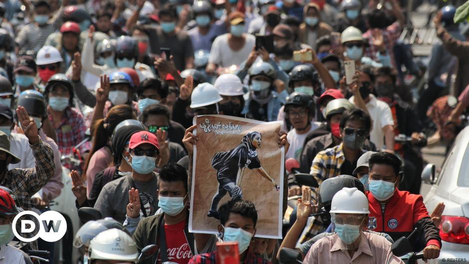 Myanmar Protesters Persist Following Deadliest Day News Dw 04 03 21