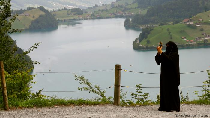 Chancen für Verhüllungsverbot in der Schweiz bei 50:50 | Europa | DW | 07.03.2021