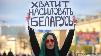 Участница протестов в Минске (Фото из архива)