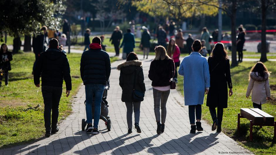 Faktencheck Wie Gross Ist Die Corona Infektionsgefahr Draussen Wissen Umwelt Dw 12 04 2021