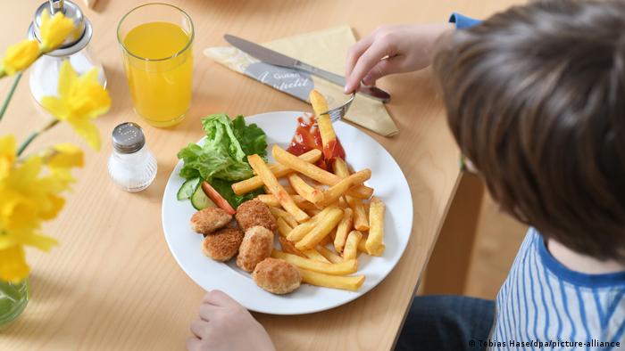 Symbolbild Kinder Ernährung Fast Food