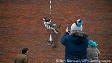 Banksy reaparece con grafiti en prisión en la que estuvo Oscar Wilde