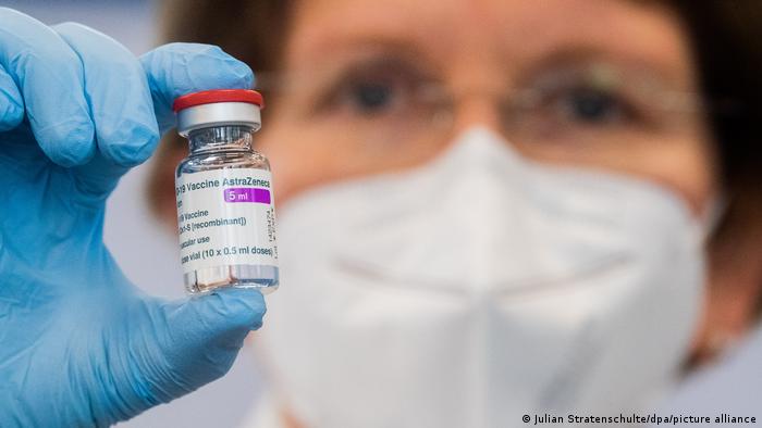 Niedersachsen | AstraZeneca Impfstoff: Impfung von Polizeibeamten