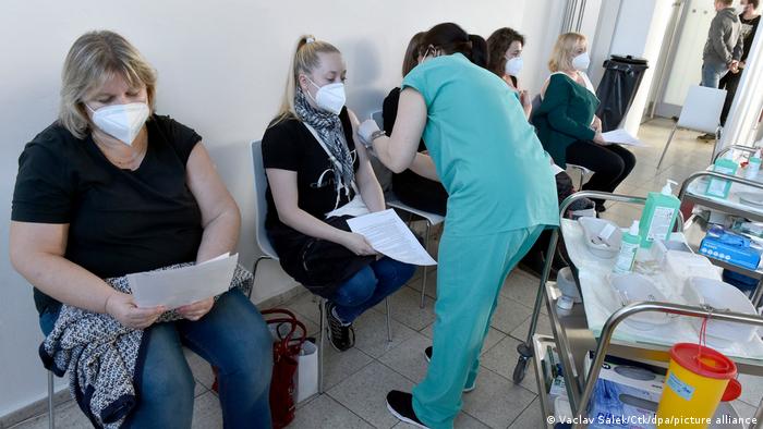 Teachers in the Czech Republic get vaccinated