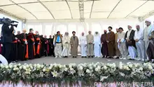 البابا يدعو من العراق لاحترام الحرية الدينية ويندد بالإرهاب