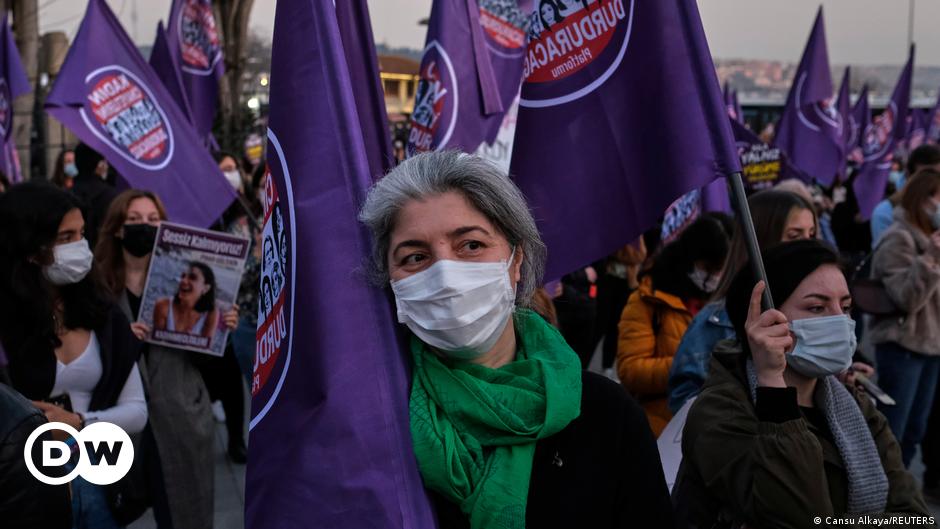 Türkische Juristinnen kämpfen für härtere Strafen bei Femizid