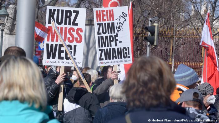 Протести проти коронавірусних обмежень в Австрії