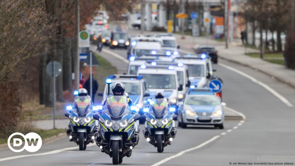 Small protests against corona measures |  Currently Germany |  DW