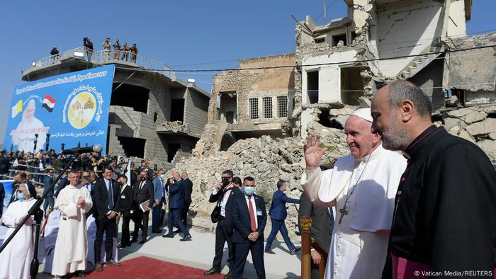 Pope Francis calls for peace in Iraq&#8242;s war-torn Mosul | News | DW |  07.03.2021