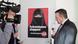 Walter Wobmann beim Interview vor einem Plakat, auf dem ein Frau mit Burka zu sehen ist, zudem der SChriftzug "Extremismus stoppen!" Walter Wobmann beim Interview vor einem Plakat, auf dem ein Frau mit Burka zu sehen ist, zudem der SChriftzug "Extremismus stoppen!"