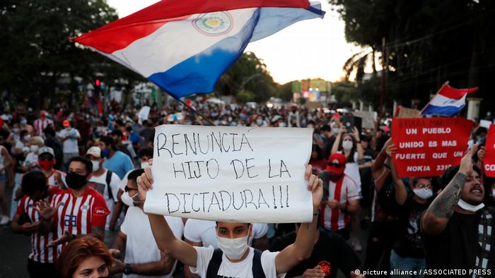 Protestas contra Mario Abdo Benítez en Paraguay: Renunciá, hijo de la dictadura. (7.03.2021).