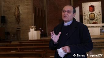 Ο ιερέας Ντον Μάρκο Καρμινάτι Ο ιερέας Ντον Μάρκο Καρμινάτι