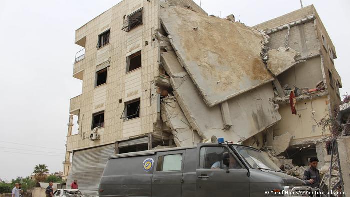 Rumah sakit Arbin yang runtuh setelah serangan udara rezim Assad