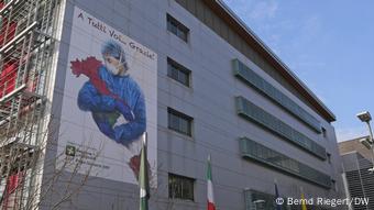 «Σας ευχαριστούμε» γράφει η αφίσα στον τοίχο της κλινικής