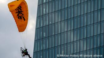 Greenpeace-Aktion an der EZB in Frankfurt