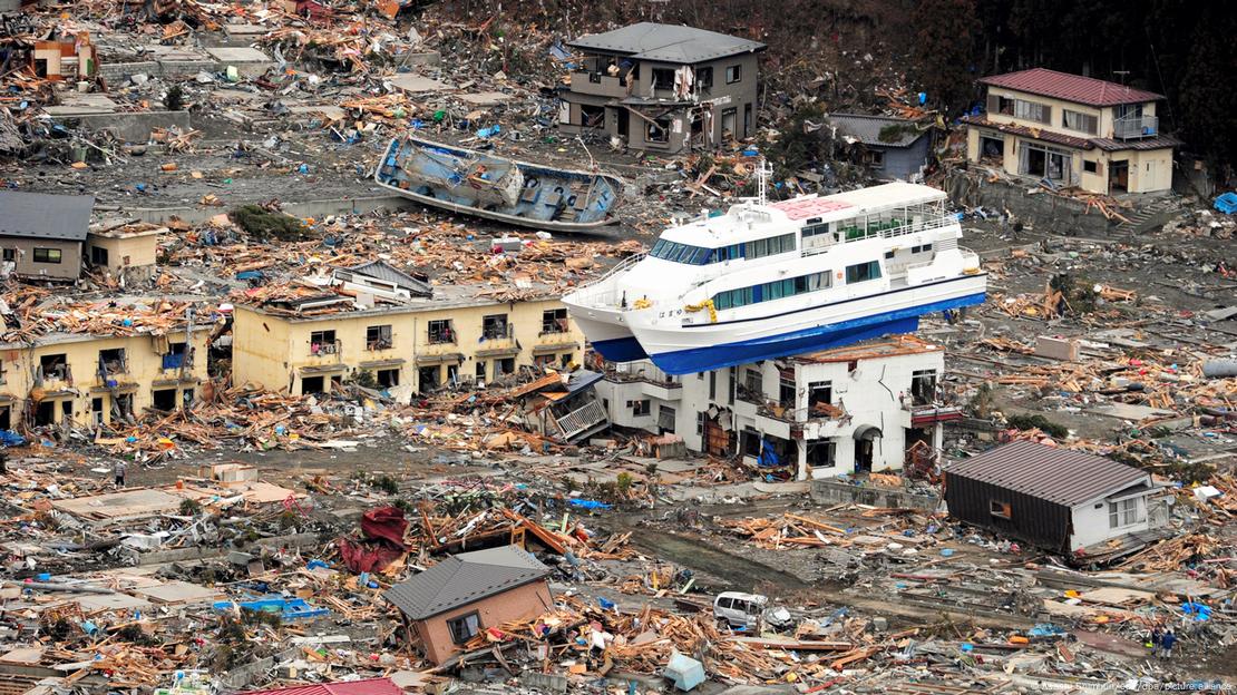Руйнування в Японії після землетрусу й цунамі в березні 2011 року