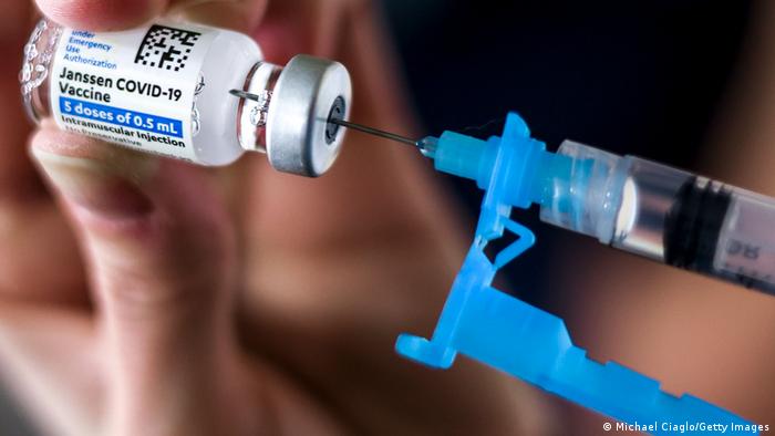 Alemania libera vacuna de Johnson & Johnson para todos los adultos |  Coronavirus | DW | 10.05.2021