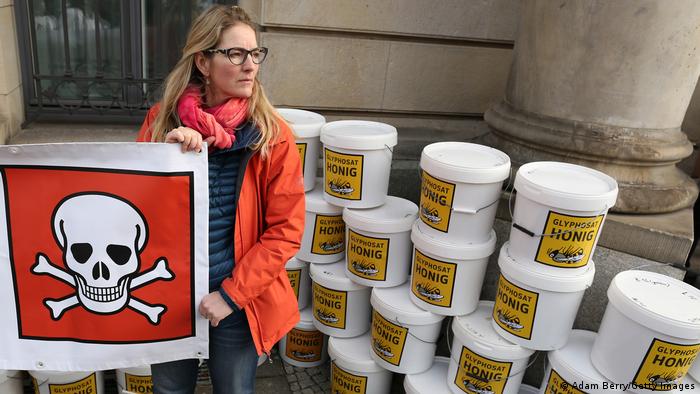 Organizaciones de apicultores protestan por el uso de glifosato. 