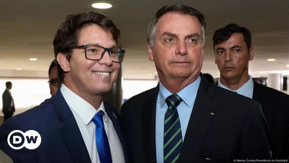 Secretário de Bolsonaro faz analogia absurda entre Holocausto e combate à pandemia