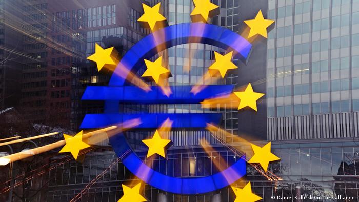 Символ евро во Франкфурте-на-Майне