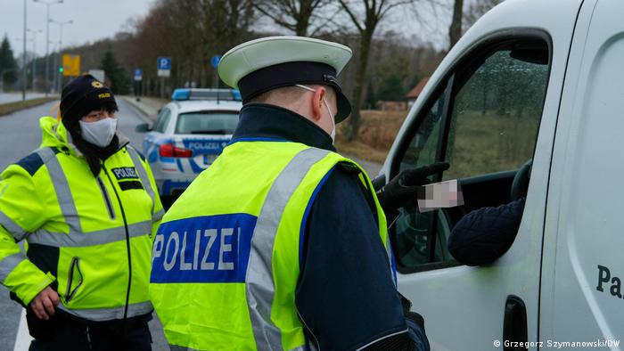 Kontrola policyjna w Linken w Meklemburgii-Pomorzu Przednim przy przejściu granicznym z Polską