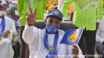 Idriss Déby Itno ici en campagne, dirige d'une main de fer le Tchad depuis 30 ans et son pouvoir réprime toute velléité d'opposition