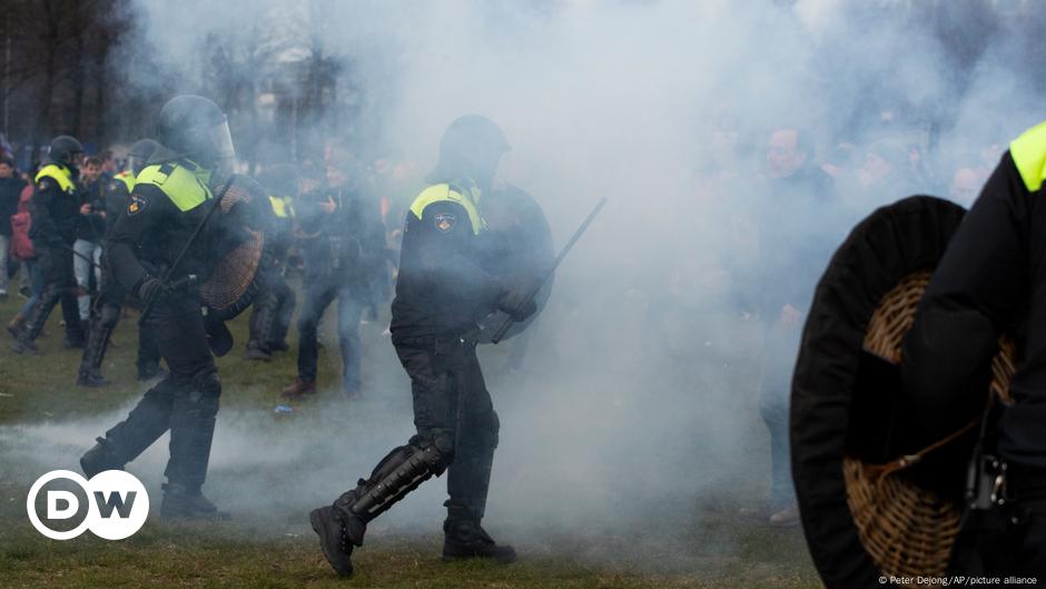 Riots at Corona demo in the Netherlands |  Currently Europe |  DW