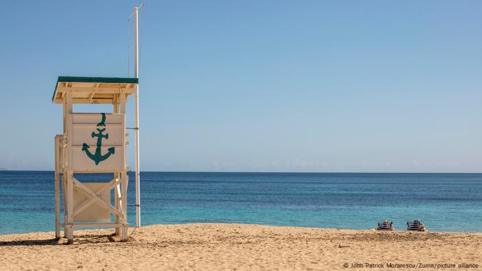 В Іспанії навіть на пляжах доведеться носити захисну маску
