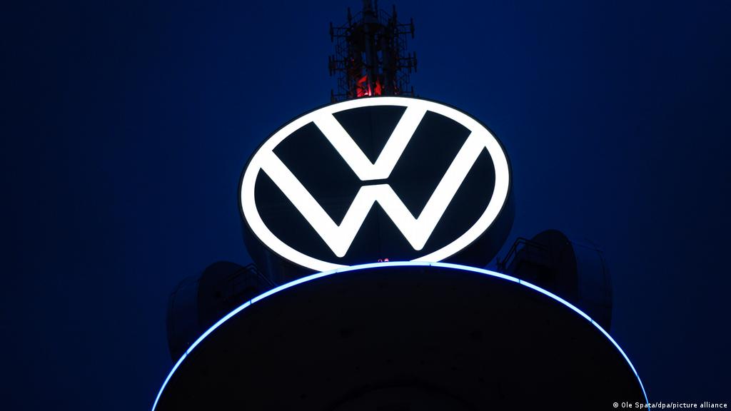Volkswagen baja sus ingresos en 2020 por la pandemia | Europa al día | DW |  16.03.2021