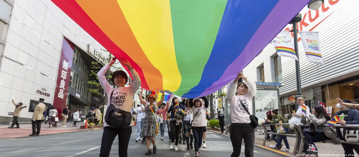 1408px x 616px - Japan: Same-sex couples face resistance to adoption â€“ DW â€“ 06/06/2022